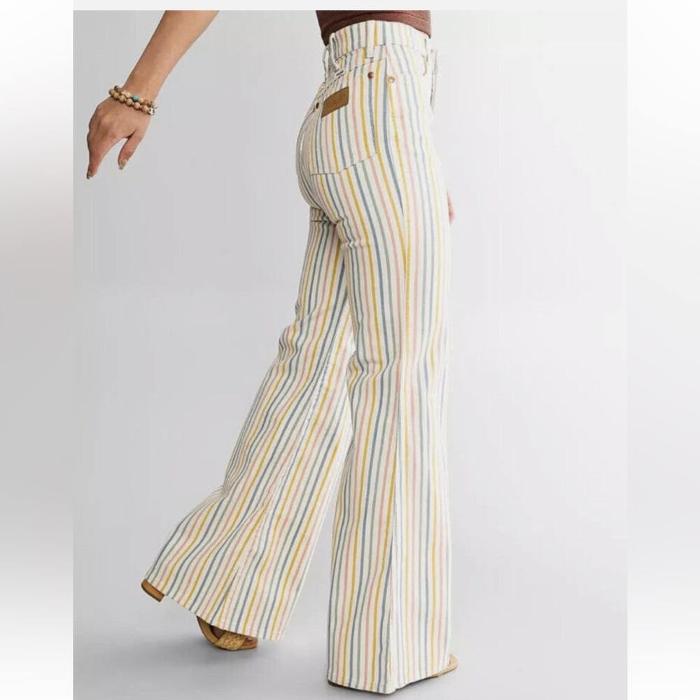 Wrangler Wanderer High Rise Flare Pant